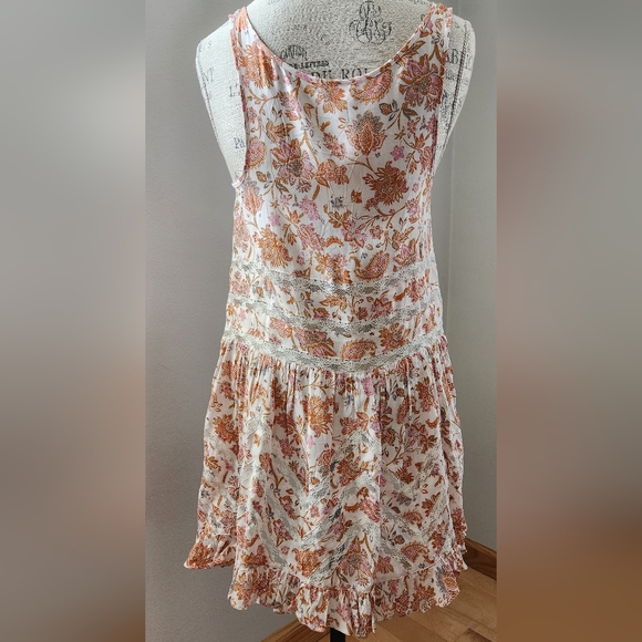 FREE PEOPLE assymetrical sleevless top with lace details in size SP - Picture 7 of 10